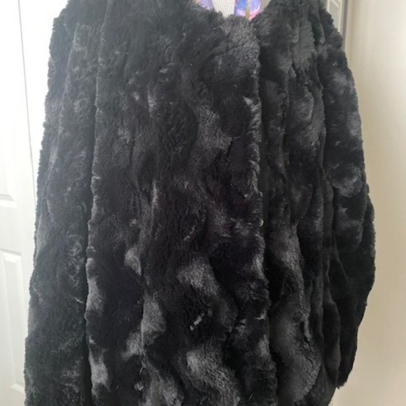 Pennington's Junarose Faux Fur JKT - Picture 3 of 5